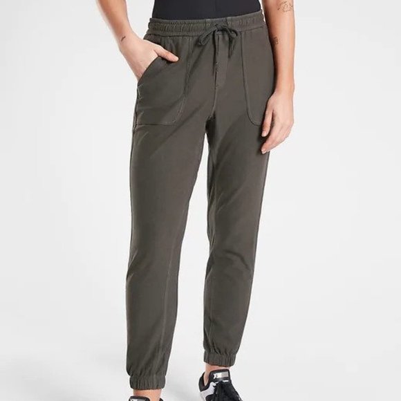 Athleta Pants - Athleta Farallon Jogger size 0 Cypress Green